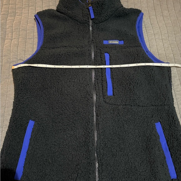 Columbia Women’s Black and Blue Fleece Vest EUC - Picture 5 of 6